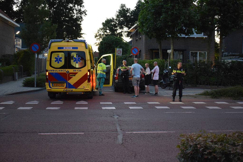 Scooterrijder gewond door aanrijding met auto