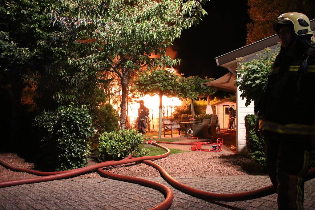 Felle uitslaande brand in chalet