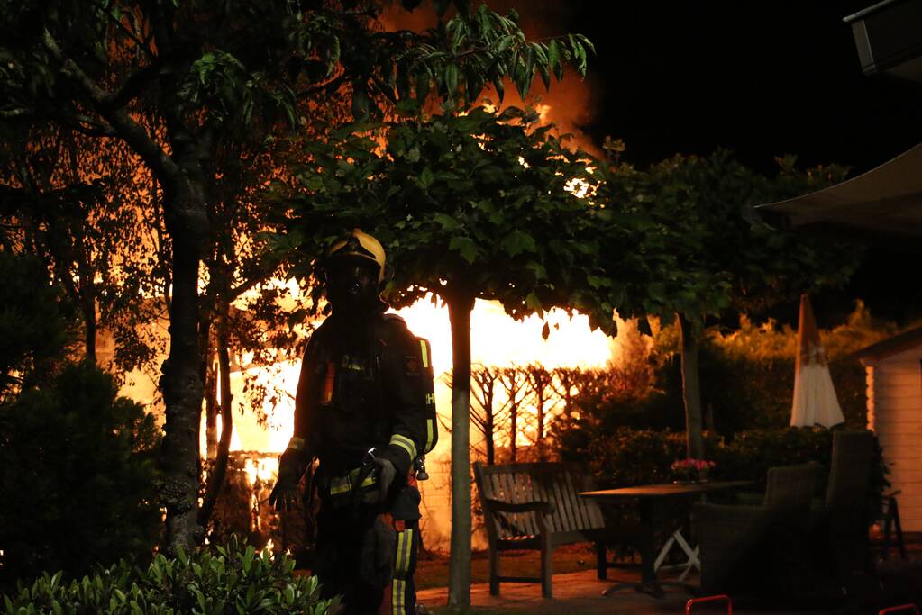 Felle uitslaande brand in chalet