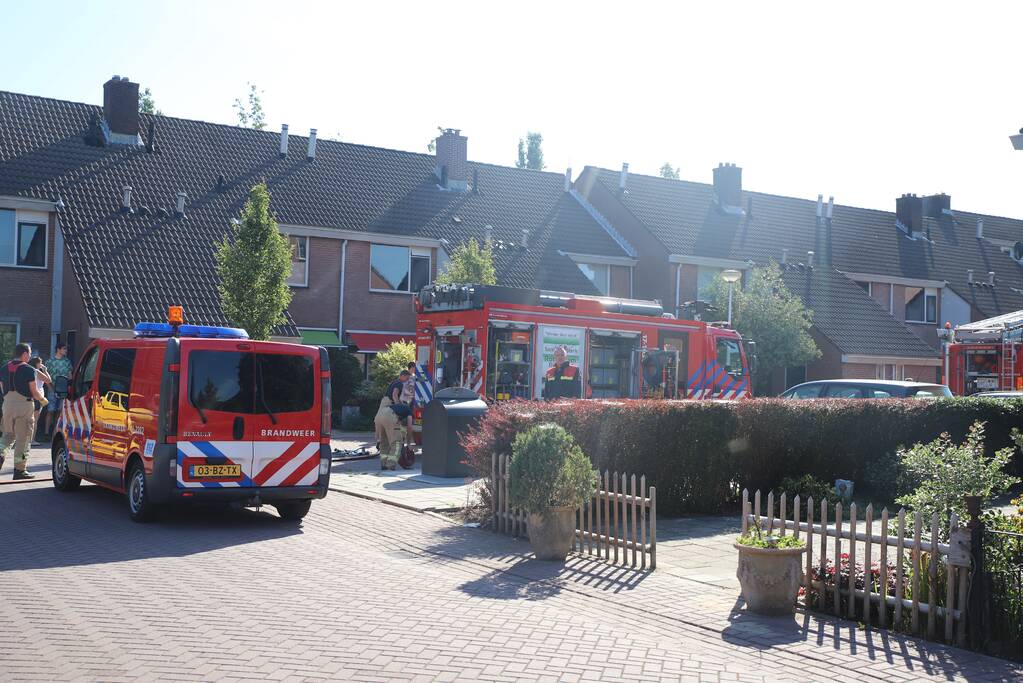 Brandweer druk met grote woningbrand
