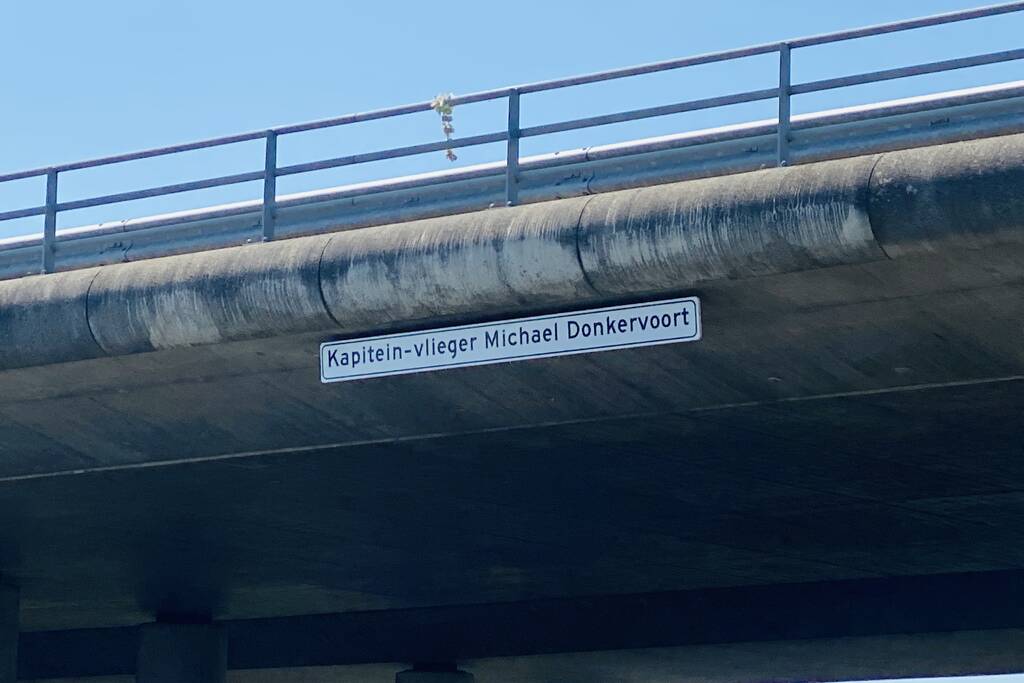 Viaduct benoemd naar omgekomen F16-piloot Kaptein-vlieger Michael Donkervoort