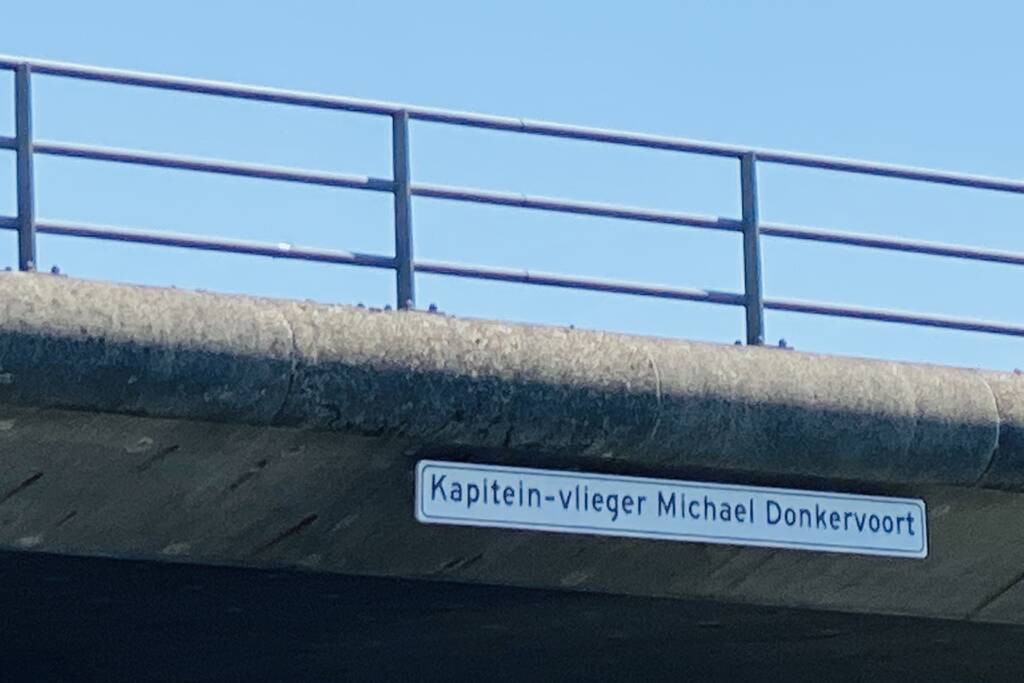 Viaduct benoemd naar omgekomen F16-piloot Kaptein-vlieger Michael Donkervoort