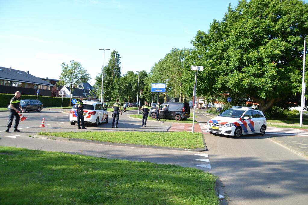 Wielrenner gewond door botsing met busje
