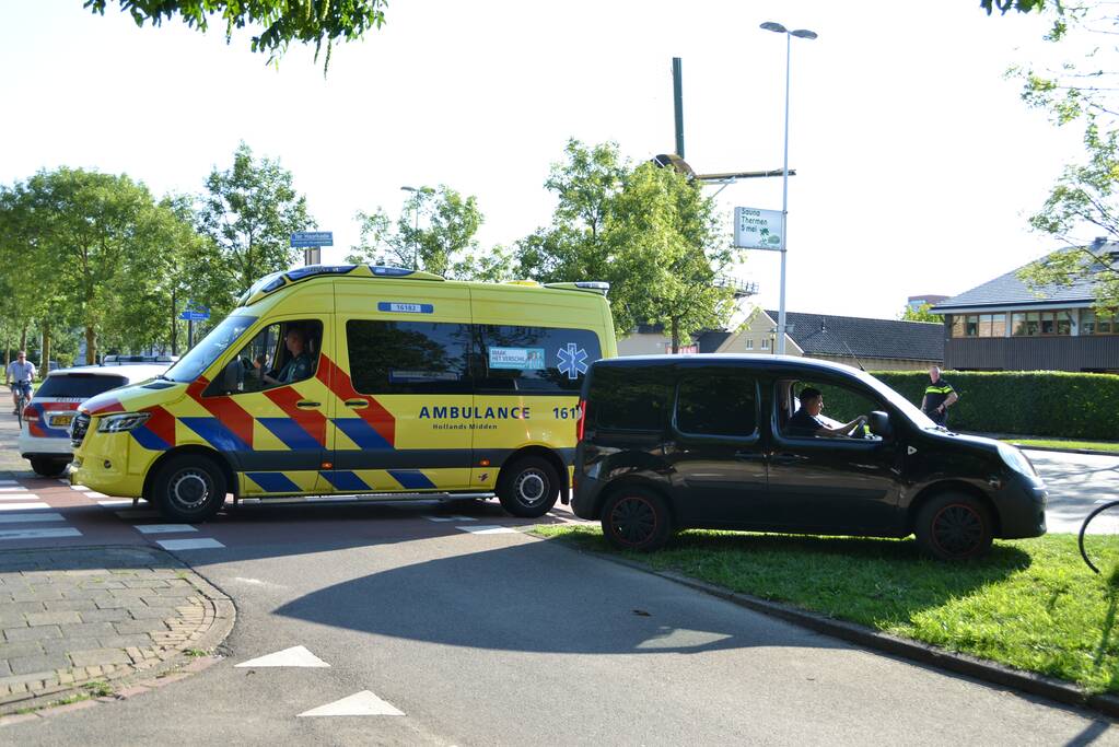 Wielrenner gewond door botsing met busje