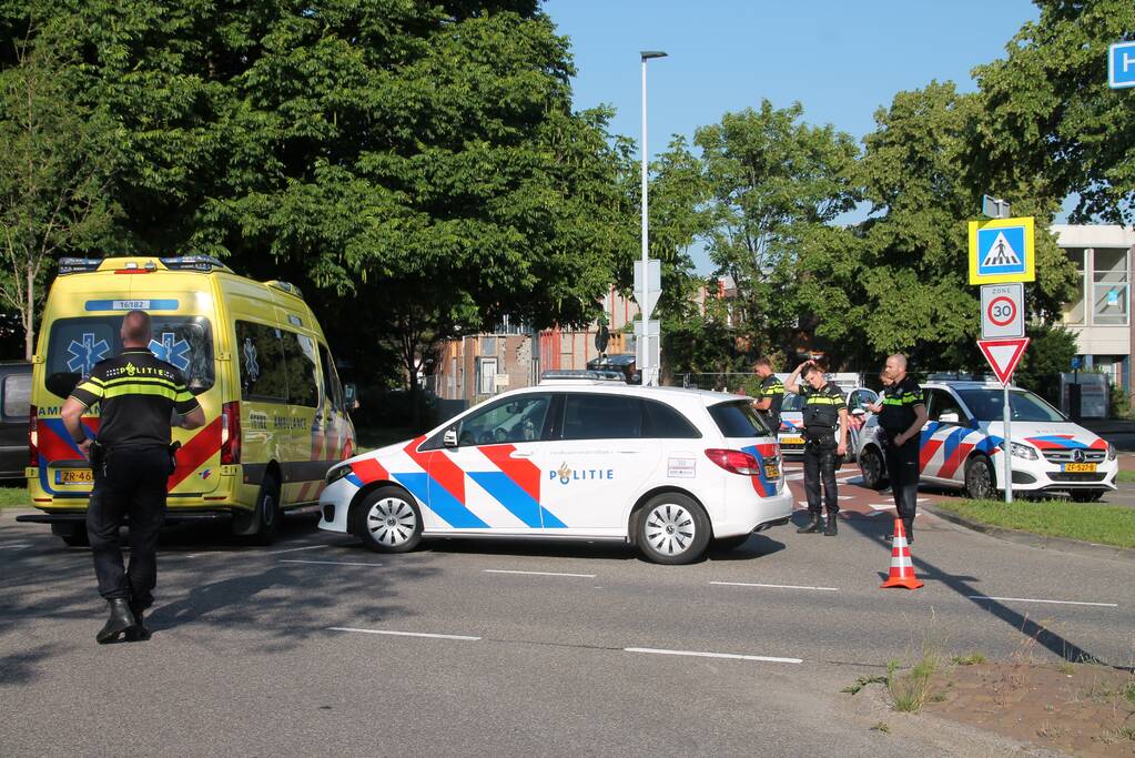 Wielrenner gewond door botsing met busje