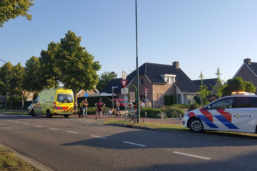 Kind komt in botsing met wielrenners