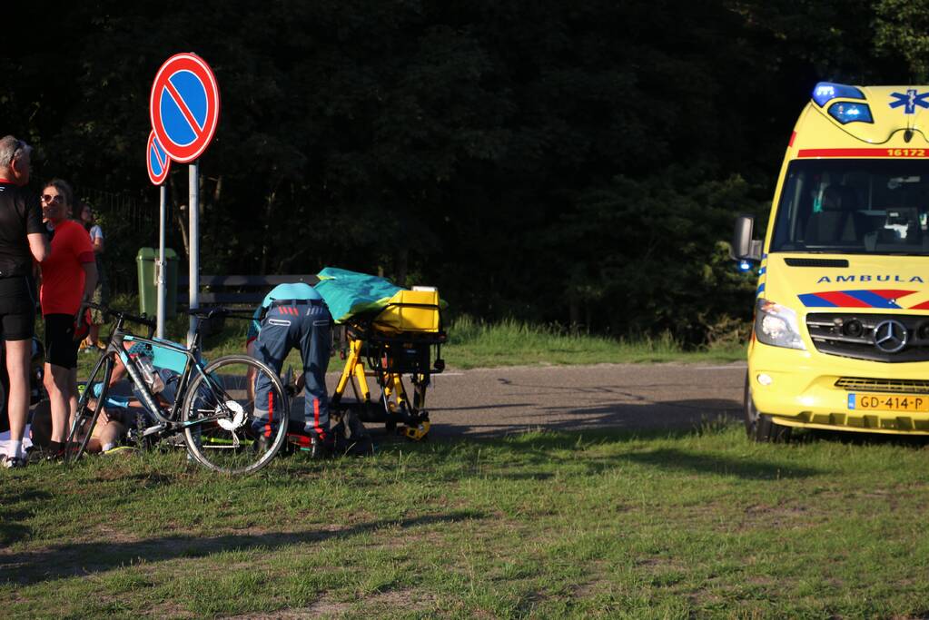 Wielrenner gewond na aanrijding met auto