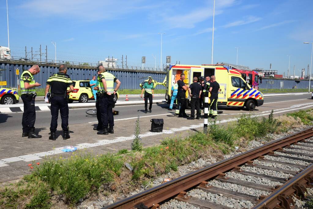 Fietser aangereden door vrachtwagen