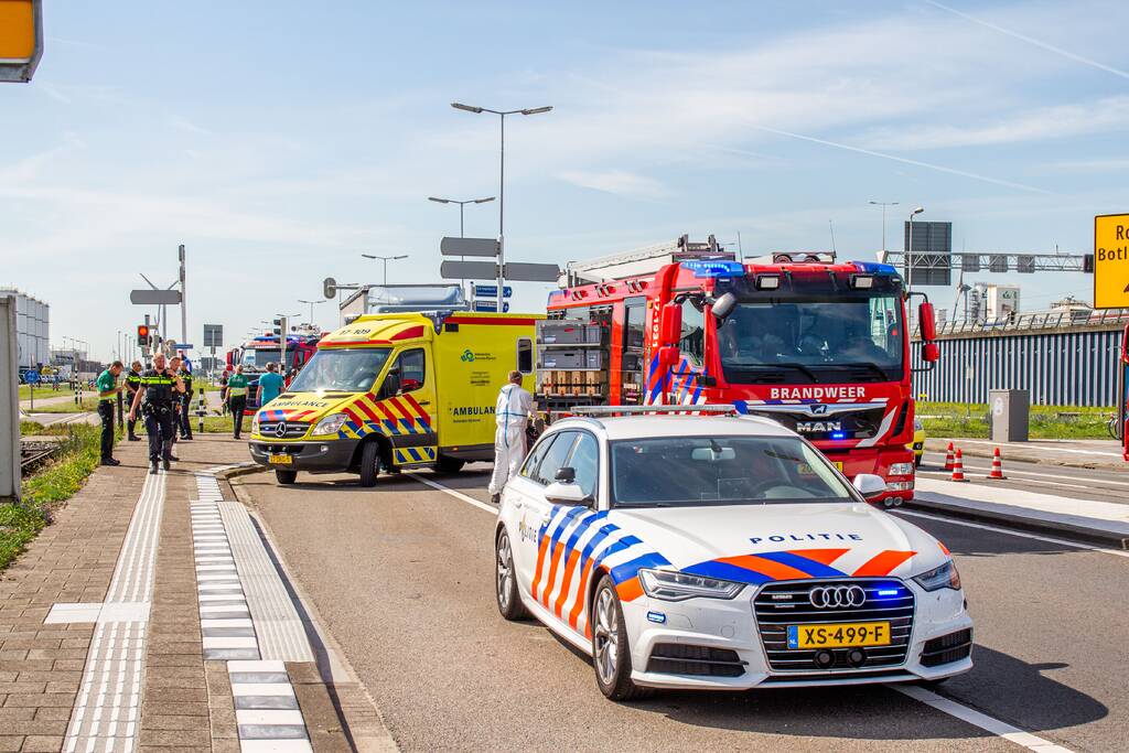Fietser aangereden door vrachtwagen