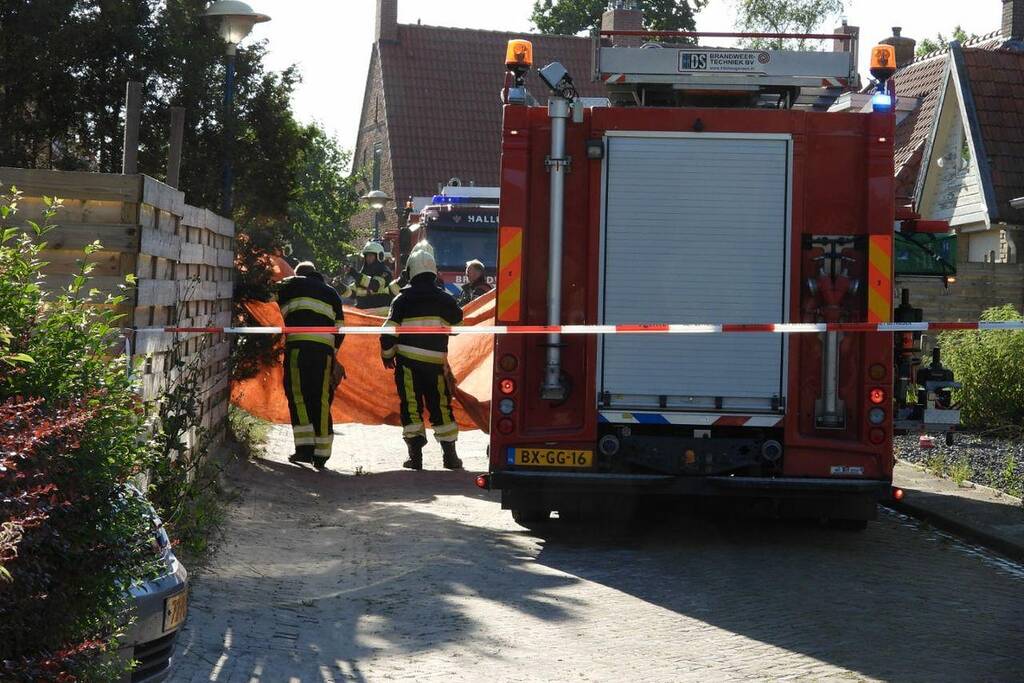 Bewoner gewond bij woningbrand