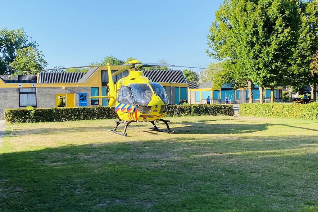 Man zwaar gewond na val van dak