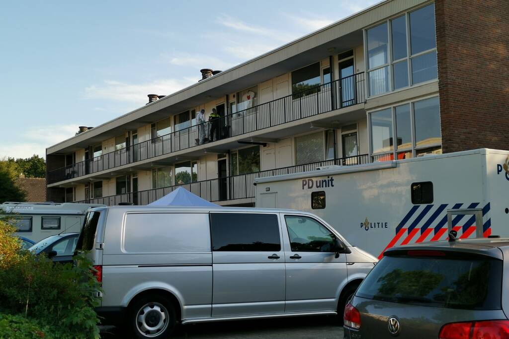 Onderzoek naar overleden vrouw in flat nog in volle gang