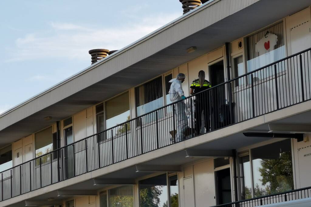 Onderzoek naar overleden vrouw in flat nog in volle gang