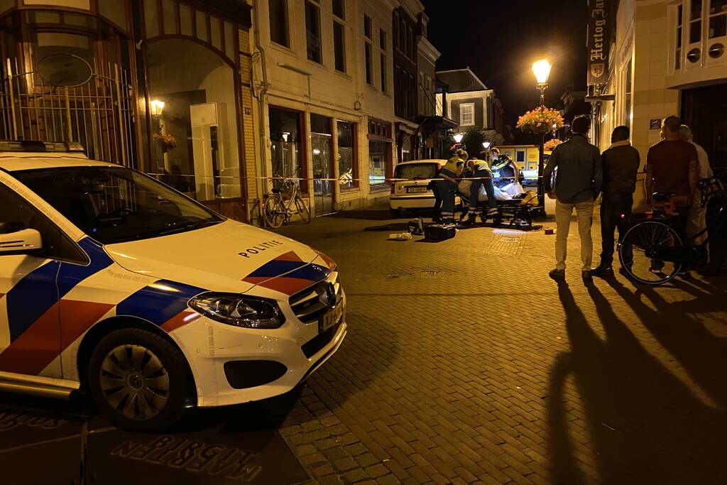 Persoon zwaargewond na val op straat