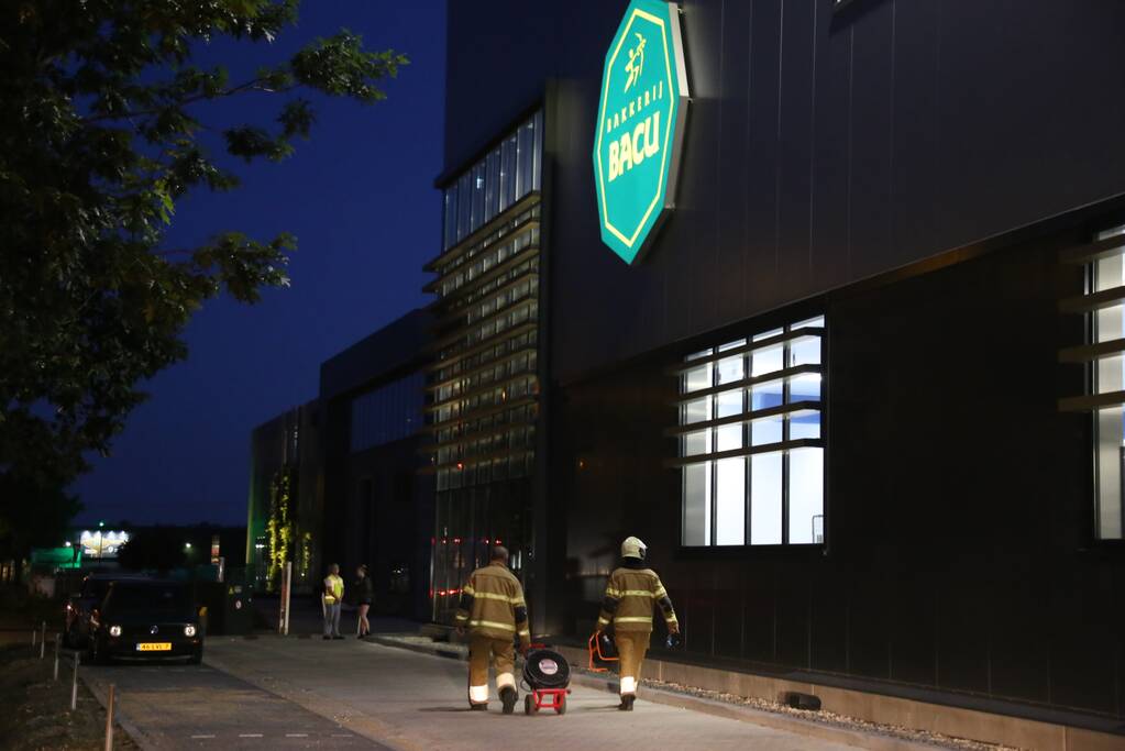 Bedrijfspand vol met rook door aangebrand brood