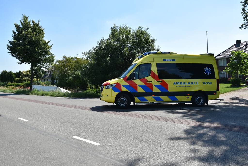 Vrachtwagen raakt van de weg en belandt in sloot