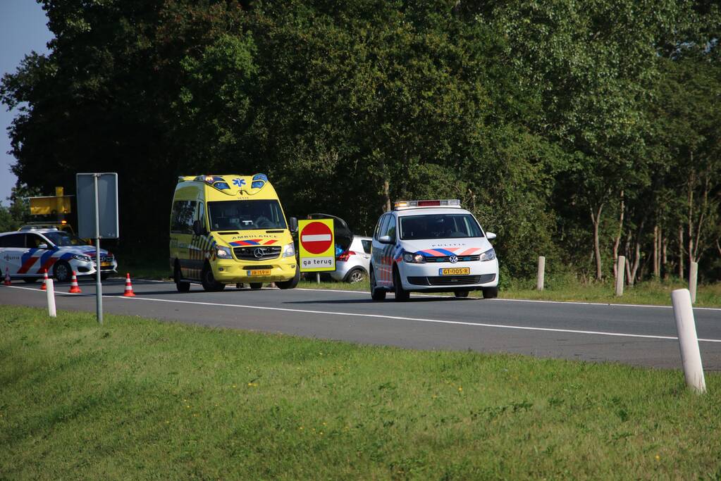 Personenauto flink beschadigd na eenzijdige aanrijding