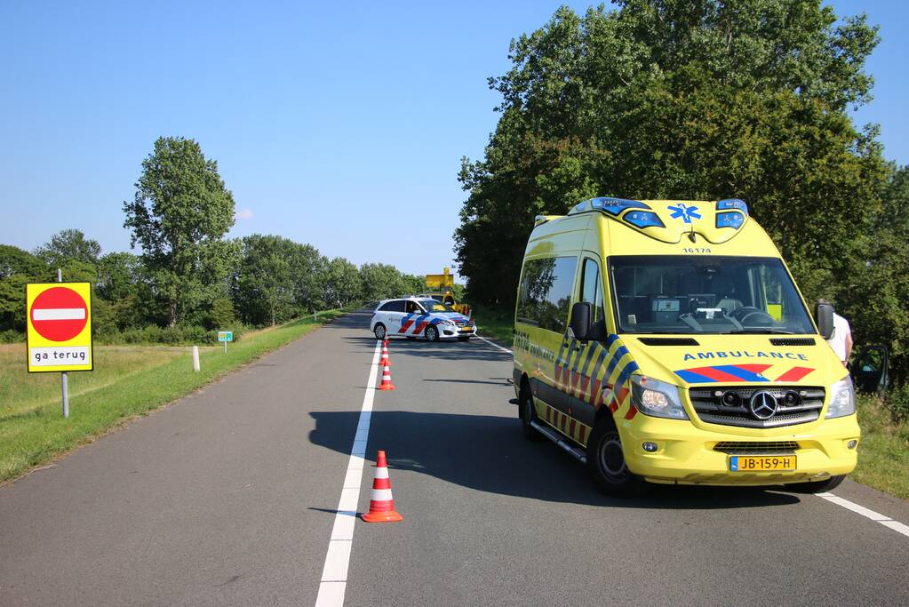 Personenauto flink beschadigd na eenzijdige aanrijding