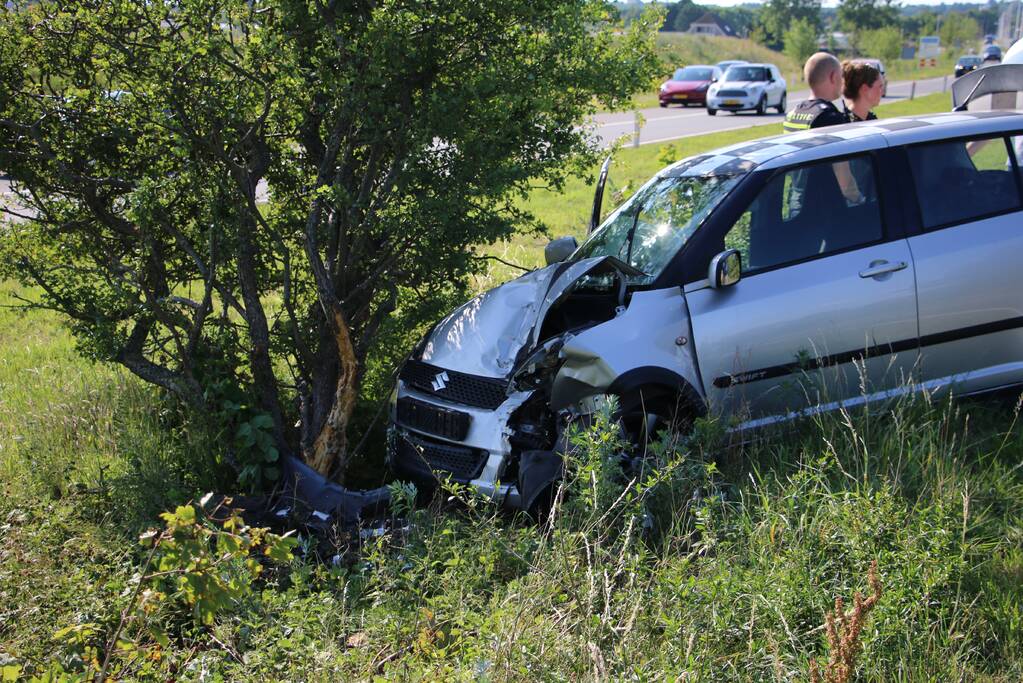 Personenauto flink beschadigd na eenzijdige aanrijding
