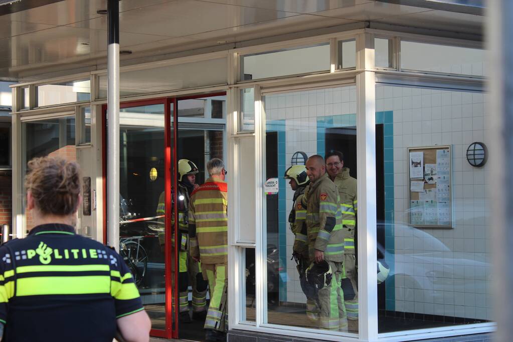 Chemische lucht geroken in flat