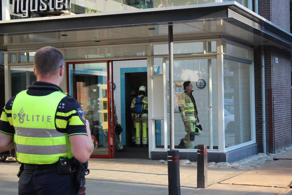 Chemische lucht geroken in flat