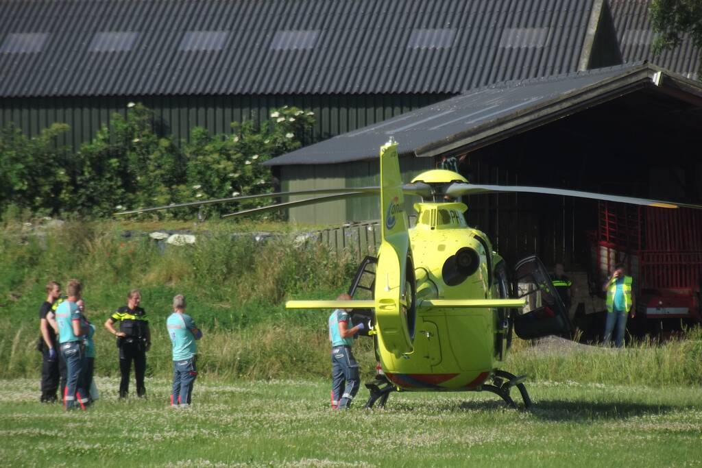 Traumahelikopter landt voor incident op boerderij