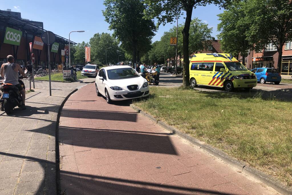 Fietser gewond na aanrijding met personenauto