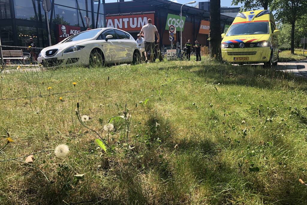 Fietser gewond na aanrijding met personenauto