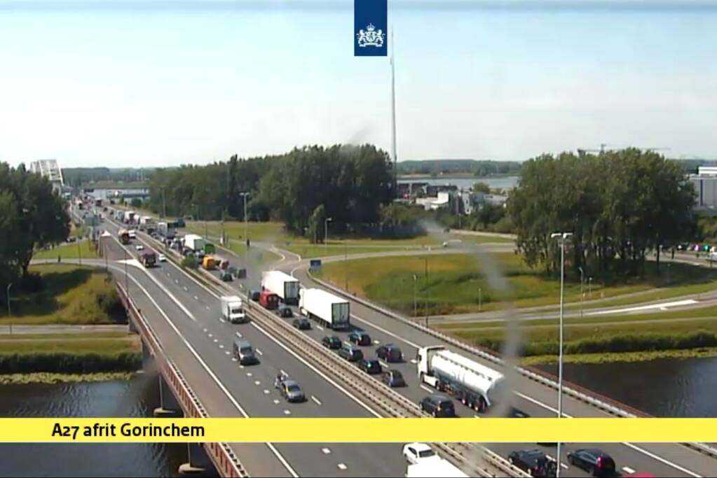 Merwedebrug afgesloten na ongeval met vrachtwagen