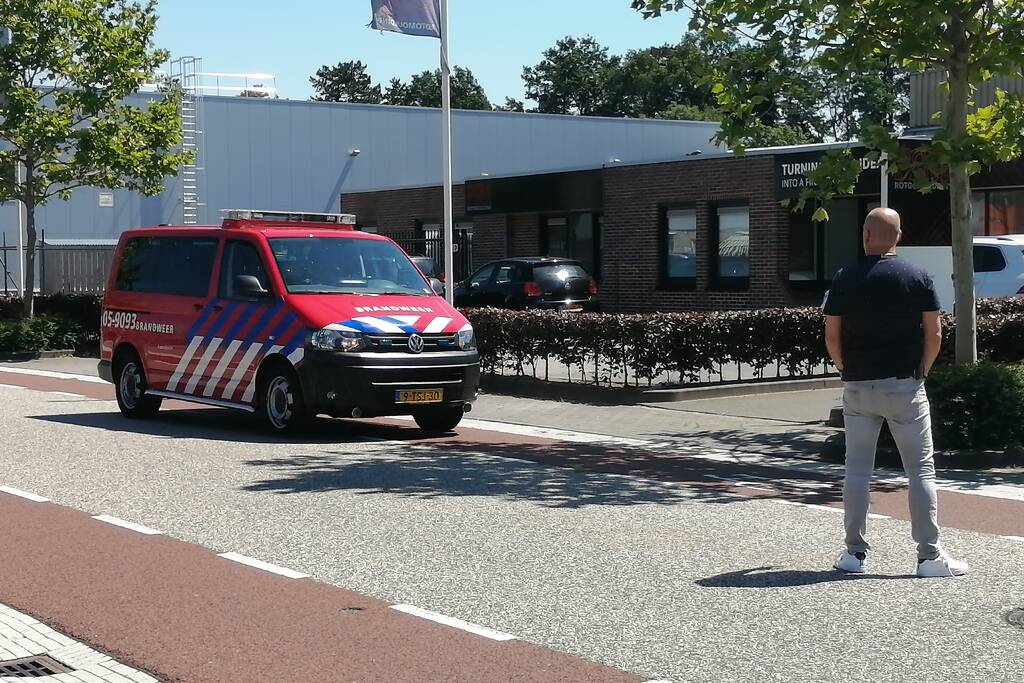 Traumahelikopter landt voor bedrijfsongeval