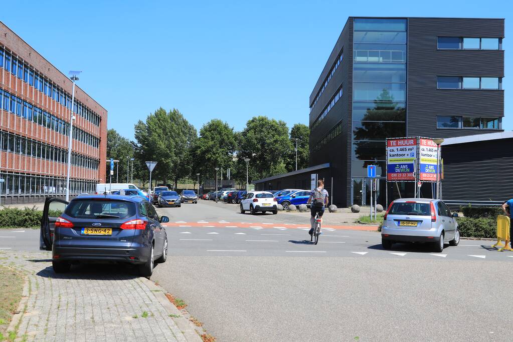 Bestuurder op leeftijd gewond bij aanrijding