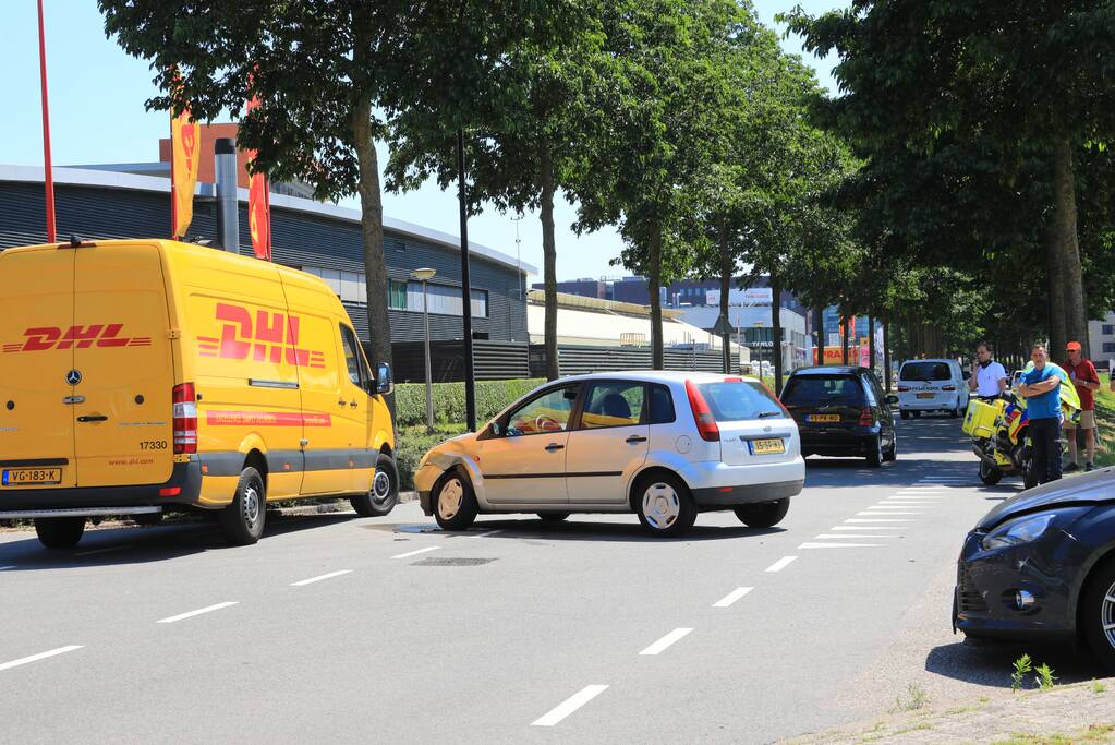Bestuurder op leeftijd gewond bij aanrijding