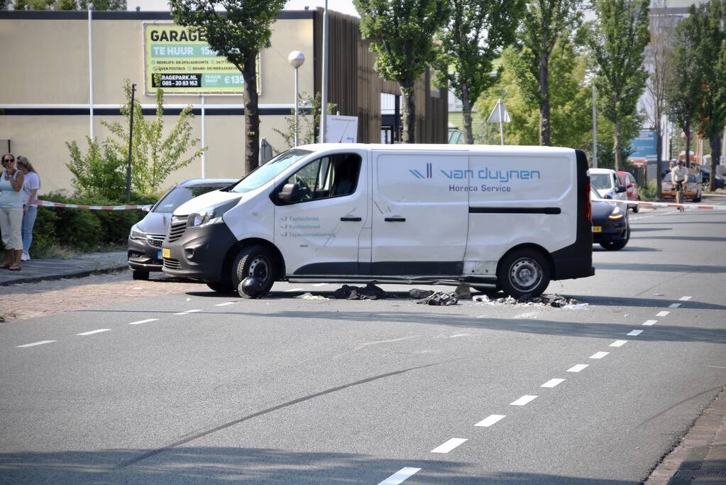 Motorrijder ernstig gewond na aanrijding met bestelbus