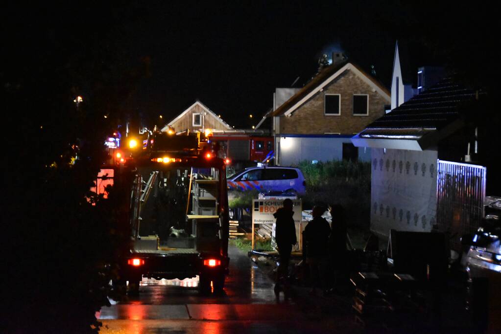 Flinke brand in woning met rietenkap