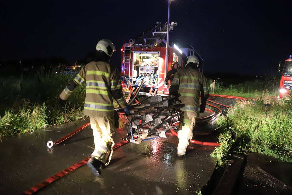 Flinke brand in woning met rietenkap