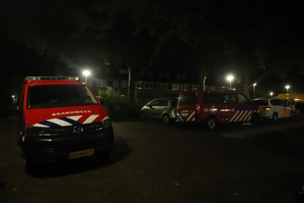 Brandlucht in woning na mogelijke blikseminslag