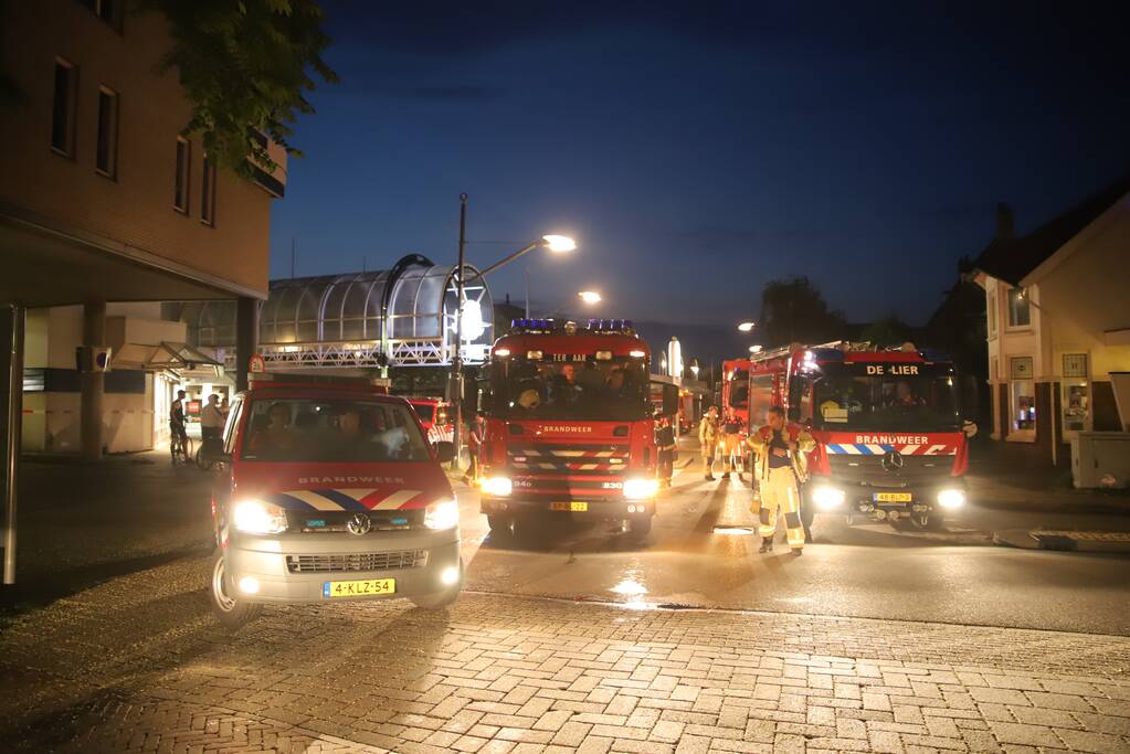 Zeer grote brand dak restaurant Pronto