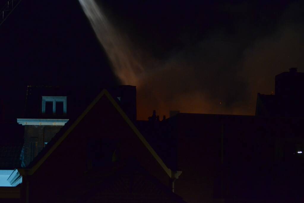 Zeer grote brand dak restaurant Pronto