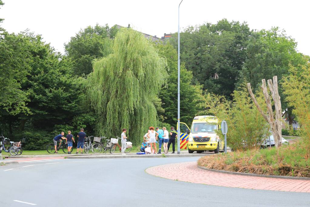 Driewieler vliegt uit de bocht