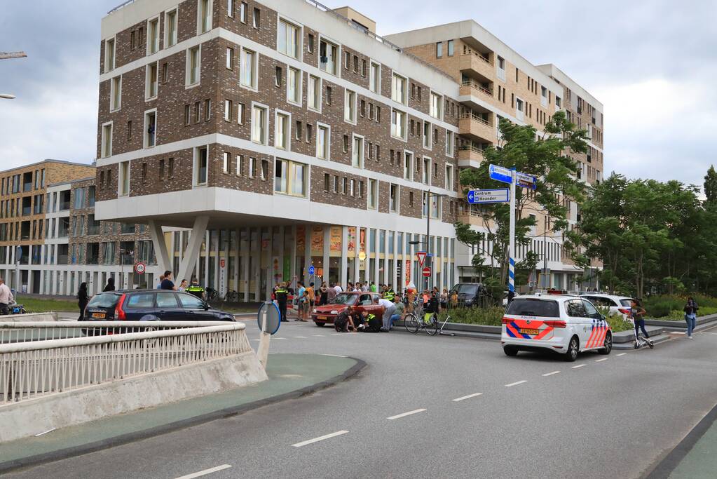 Jongetje op step aangereden door auto