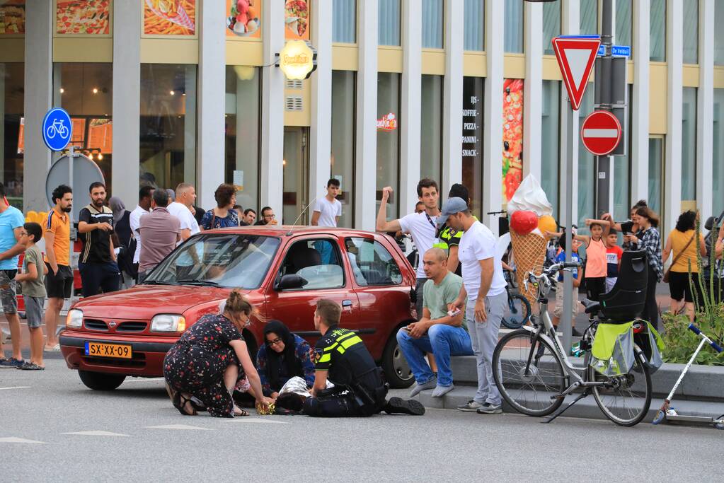 Jongetje op step aangereden door auto