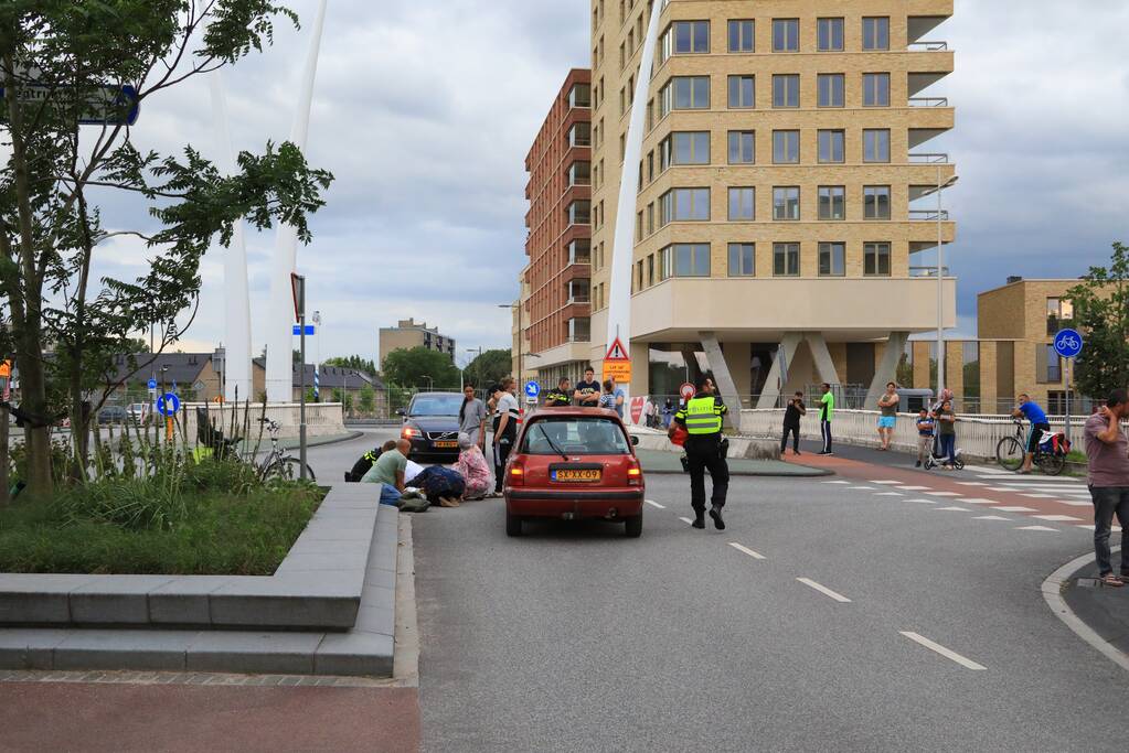 Jongetje op step aangereden door auto