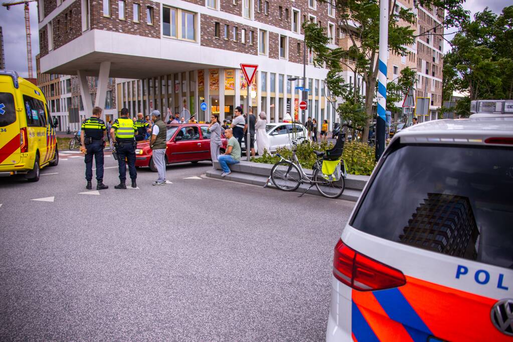 Jongetje op step aangereden door auto