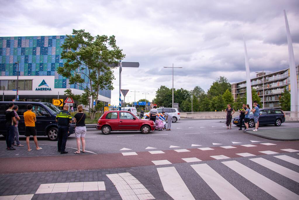 Jongetje op step aangereden door auto
