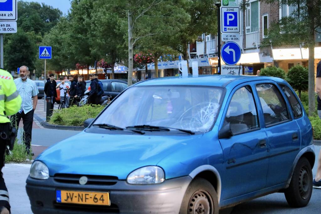 Scooterrijder gewond na aanrijding met auto bij Winkelcentrum Euterpeplein