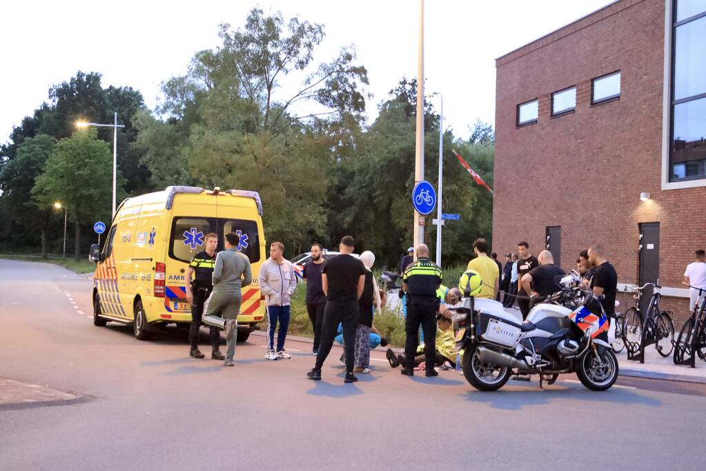 Scooterrijder gewond na aanrijding met auto bij Winkelcentrum Euterpeplein