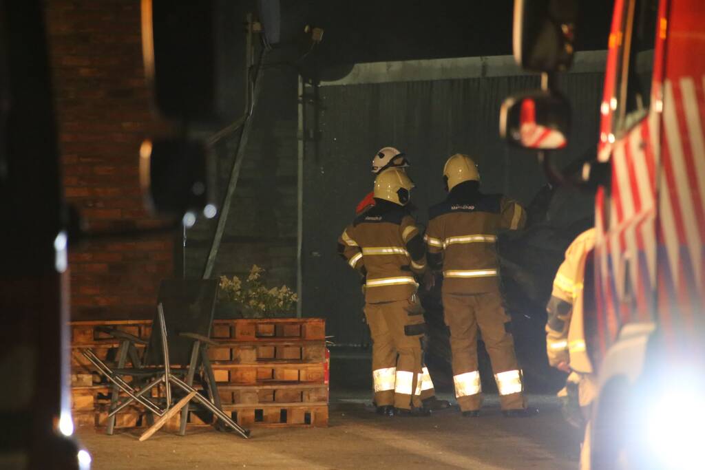 Persoon zwaargewond na flinke brand