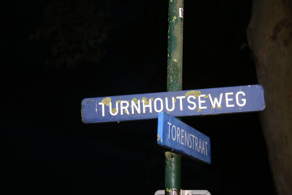 Persoon zwaargewond na flinke brand