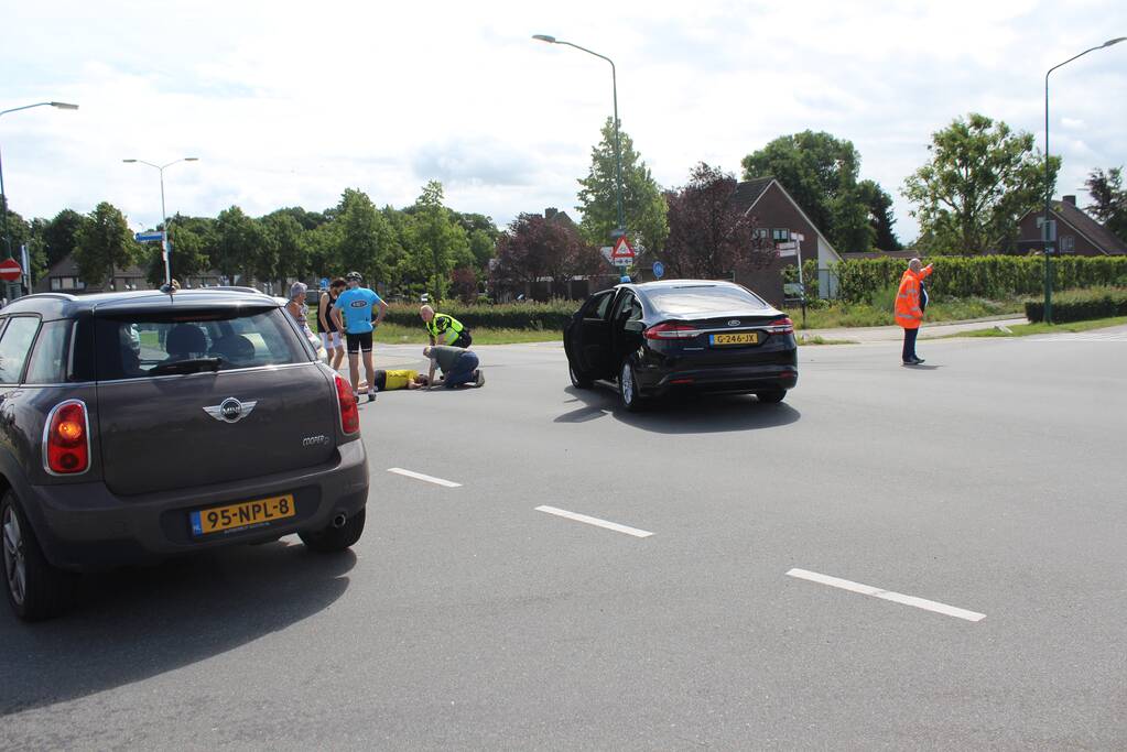 Wielrenner gewond na botsing met auto