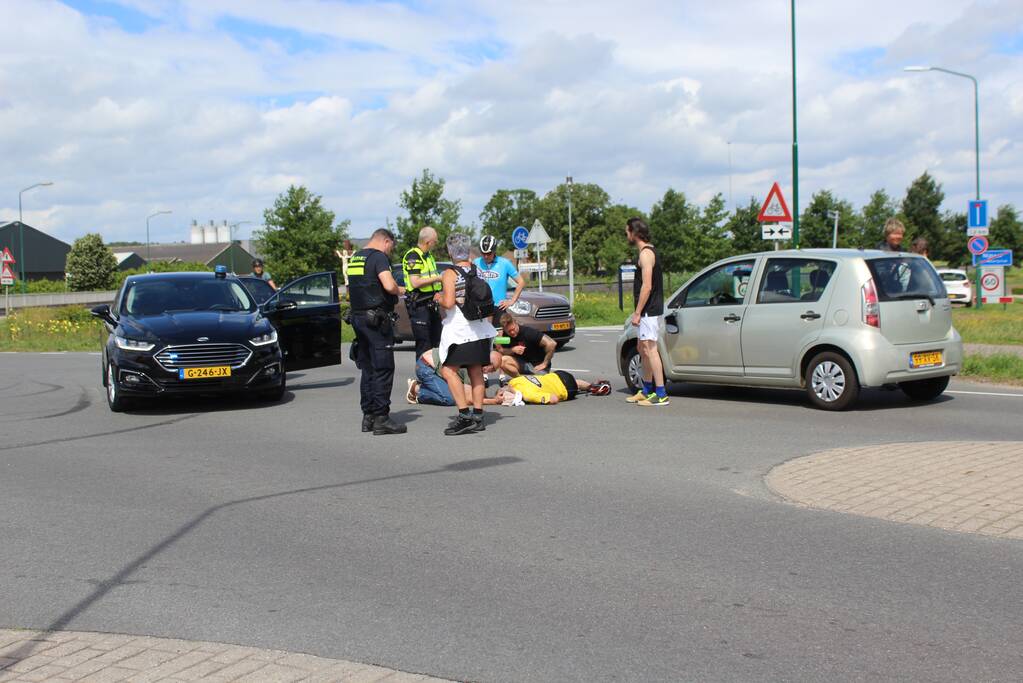 Wielrenner gewond na botsing met auto